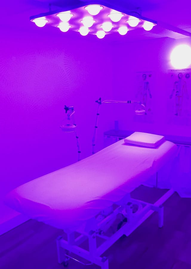 Espace color&dream laboratoire chromothérapie table de massage et panneau