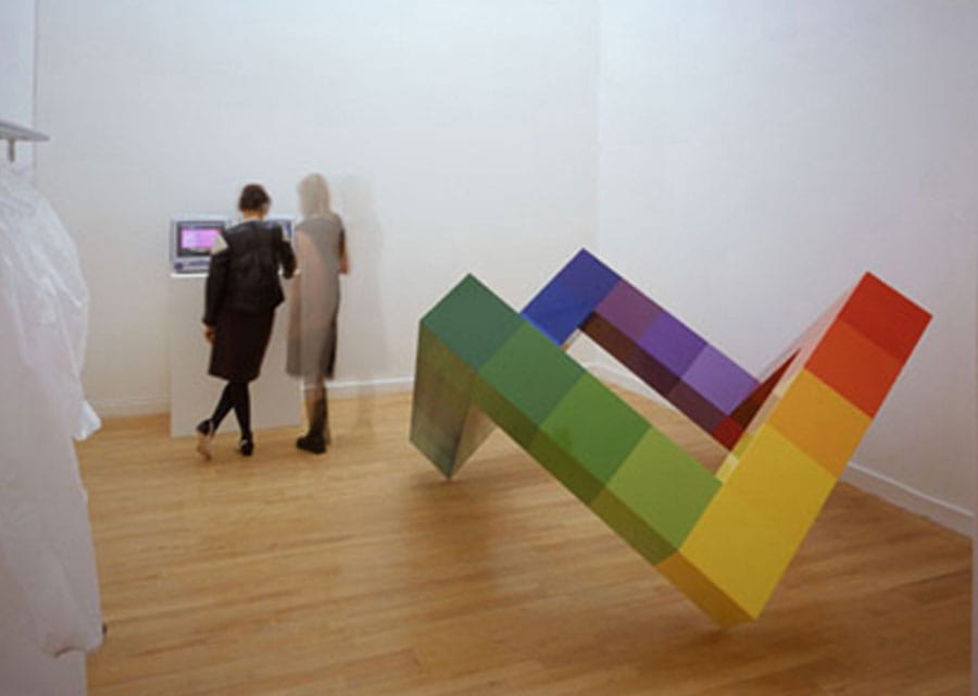 Installation artistique cube des couleurs de Pierre Van Obberghen